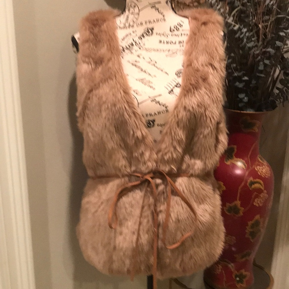 Love Tree faux fur vest size L in camel color
